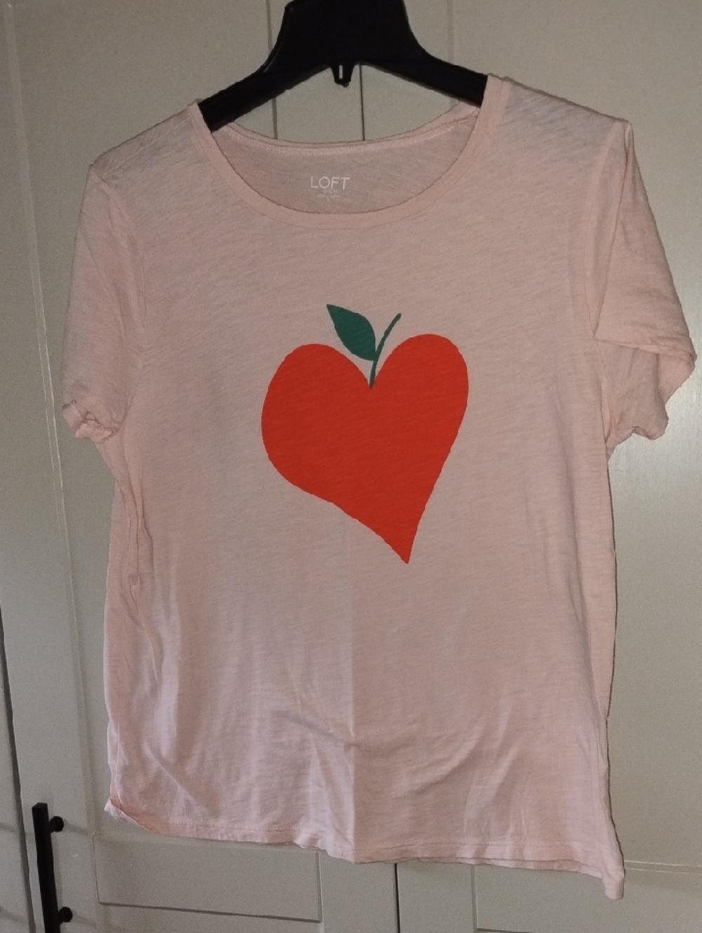 LOFT Light Pink Orange Short-Sleeve Tee with Red Heart-Apple Graphic